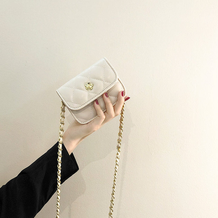 Damen Clutch mit stilvollem Kettenriemen und eleganter Steppung Nord Taschen