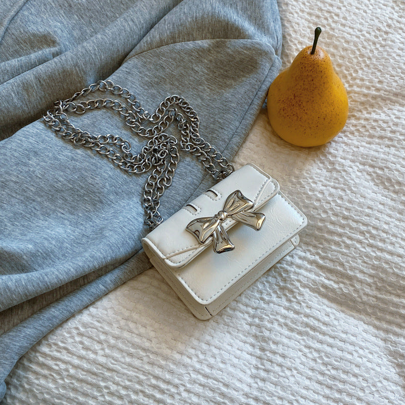 Damen Mini-Handtasche mit schimmerndem Schleifenverschluss Nord Taschen