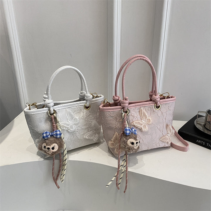 Damen elegante Umhängetasche mit floralem Design und charmantem Anhänger Nord Taschen