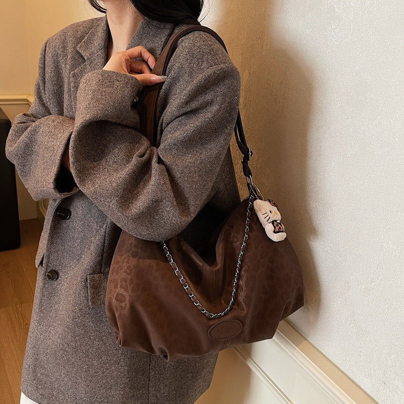 Damen eleganter Hobo-Bag aus strukturiertem Kunstleder mit abnehmbarem Anhänger Nord Taschen