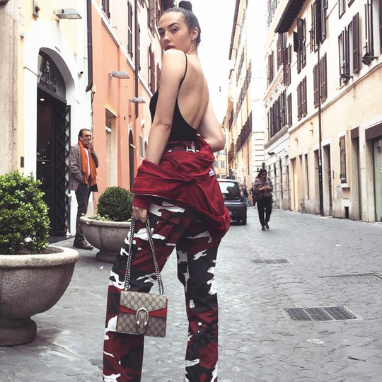 Damen Cargo-Jogginghose mit Camouflage-Muster und elastischen Bündchen Nord Taschen