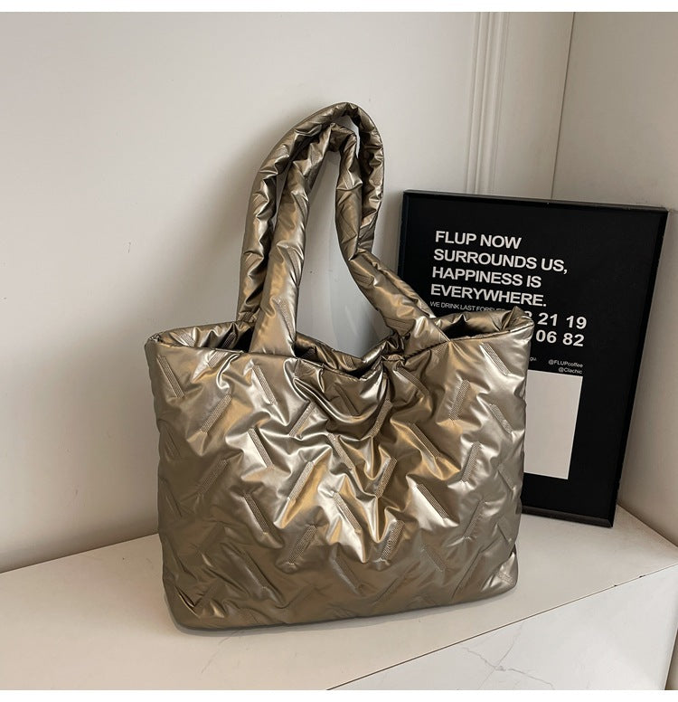 Damen praktische und stylische Tragetasche mit moderner Steppung Nord Taschen