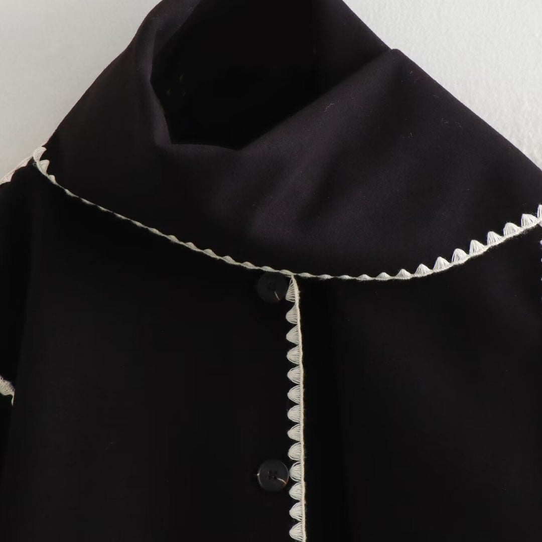 Damen Kurze Capejacke im Vintage-Stil mit übergroßem Schalkragen, kontrastierender Zierkante und Fransenbesatz Nord Taschen