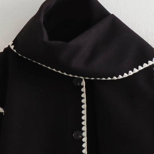 Damen Kurze Capejacke im Vintage-Stil mit übergroßem Schalkragen, kontrastierender Zierkante und Fransenbesatz Nord Taschen