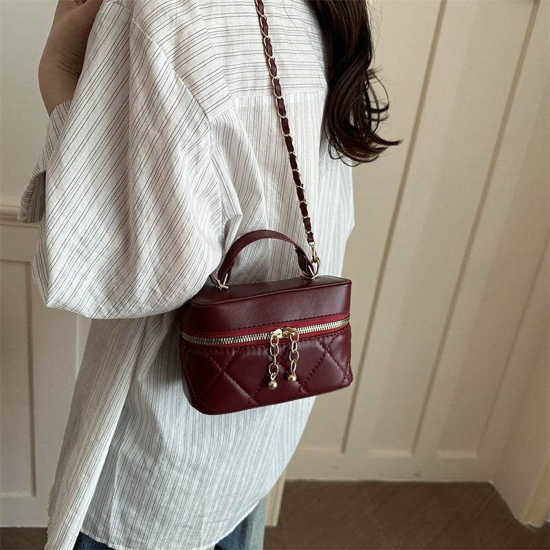 Damen elegante Henkeltasche mit glänzendem Kettenverschluss Nord Taschen