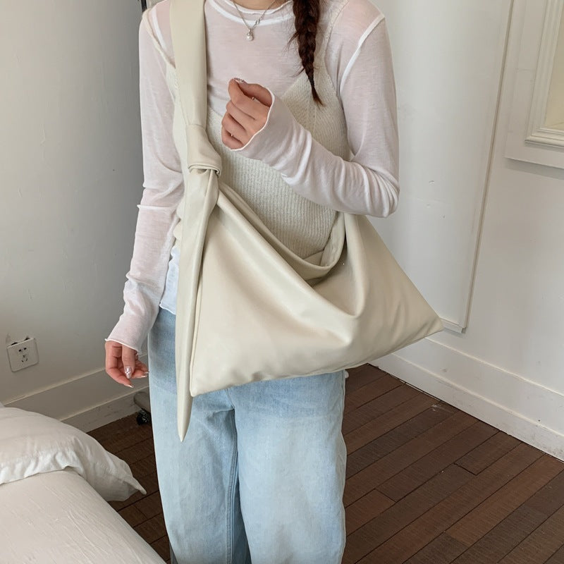 Damen Hobo-Tasche aus weichem Kunstleder mit formschönem Design Nord Taschen