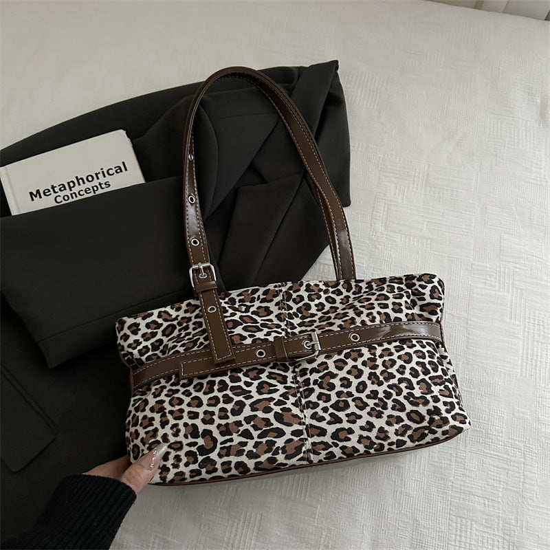 Damen Hobo-Tasche mit elegantem Leo-Design und praktischen Fächern Nord Taschen