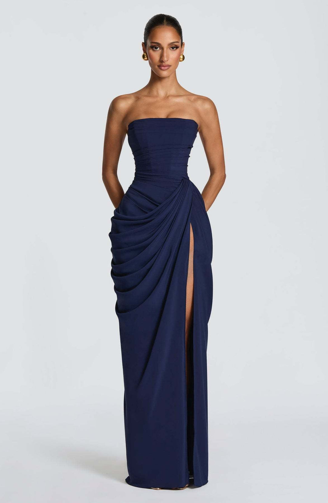 Damen Elegantes Trägerloses Abendkleid mit asymmetrischer Drapierung und hohem Beinschlitz Avellé