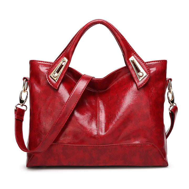 Damen Hobo-Tasche aus glänzendem Kunstleder mit eleganten Metallakzenten Nord Taschen