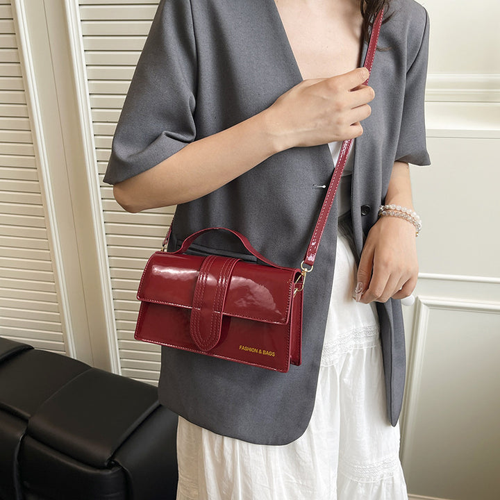Damen elegante Lackleder-Handtasche mit praktischer Umhängemöglichkeit Nord Taschen