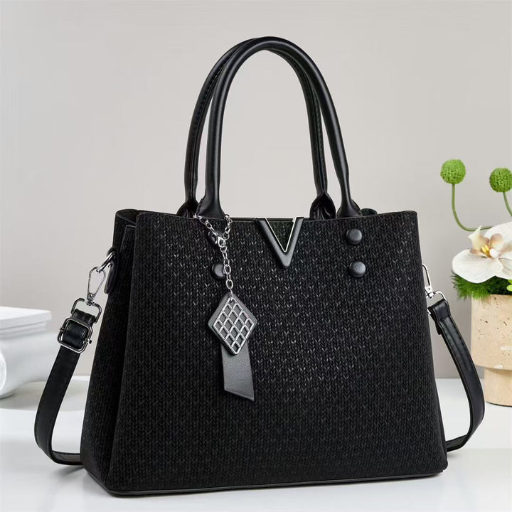 Damen elegante Handtasche mit abnehmbarem Schultergurt und dekorativem Anhänger Nord Taschen
