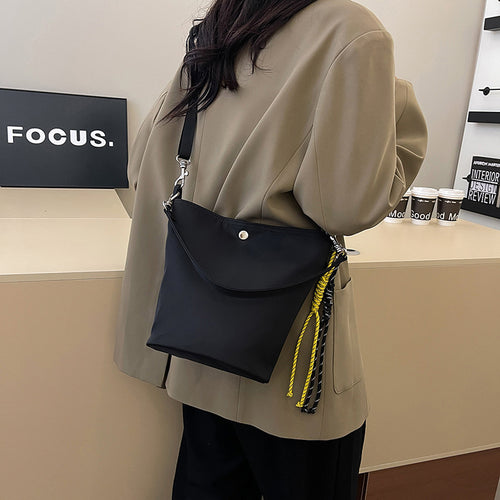 Damen trendige Bucket-Bag mit verstellbarem Trageriemen | Nord Taschen