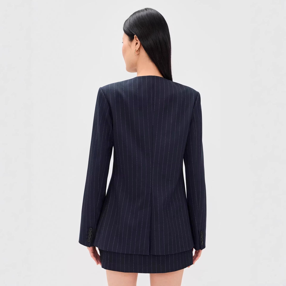 Damen Zweiteiliges Nadelstreifen-Tailoring-Set mit kragenlosem Blazer und hochgeschnittenem Minirock Nord Taschen