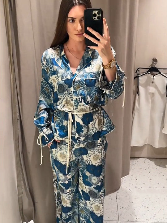 Damen Zweiteiliges florales Jacquard-Loungewear-Set mit Taillengürtel, Paspelierung und Bindärmeln Nord Taschen