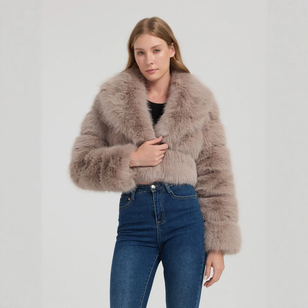 Damen Kurz geschnittene Kunstpelz‑Bolerojacke mit voluminösem Schalkragen Nord Taschen