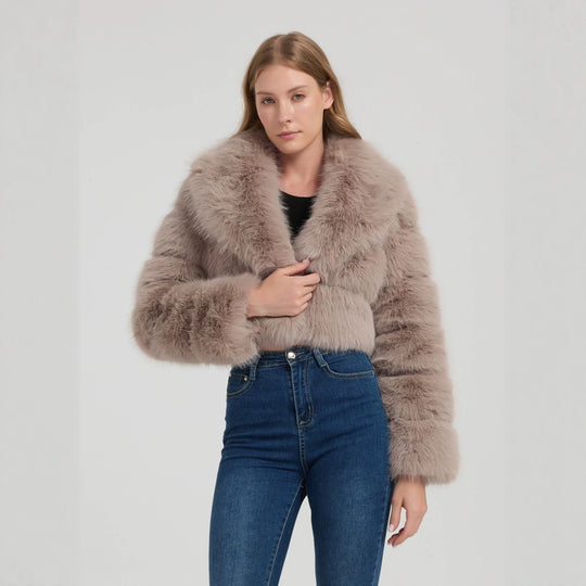 Damen Kurz geschnittene Kunstpelz‑Bolerojacke mit voluminösem Schalkragen Nord Taschen