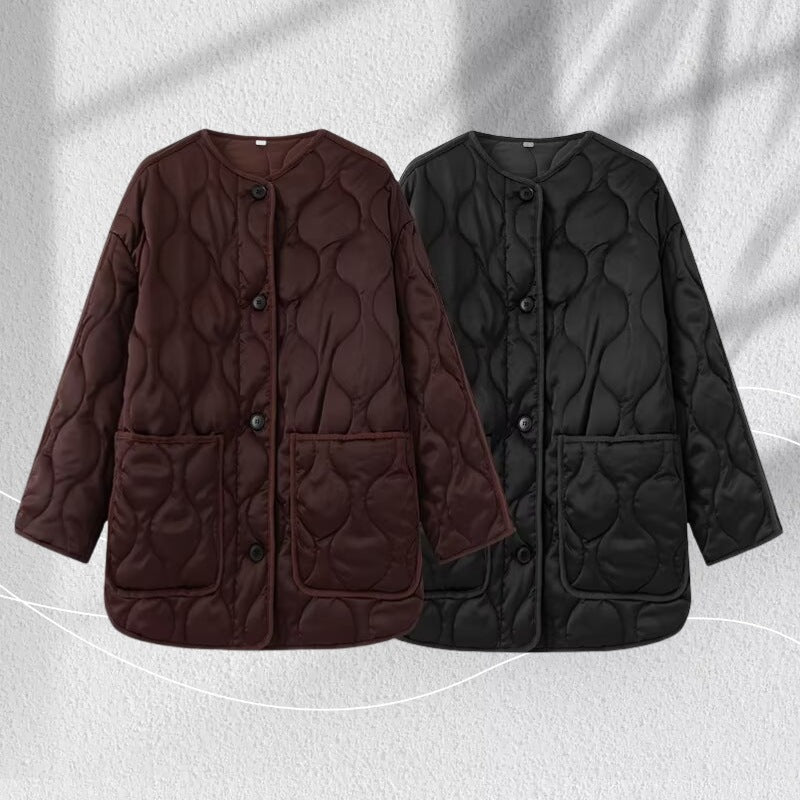 Damen Longline-Steppjacke mit Rundhals, Knopfleiste und aufgesetzten Taschen Nord Taschen