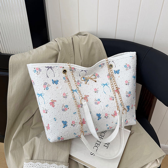 Damen Einkaufstasche mit floralem Design und elegantem Kettenakzent Nord Taschen