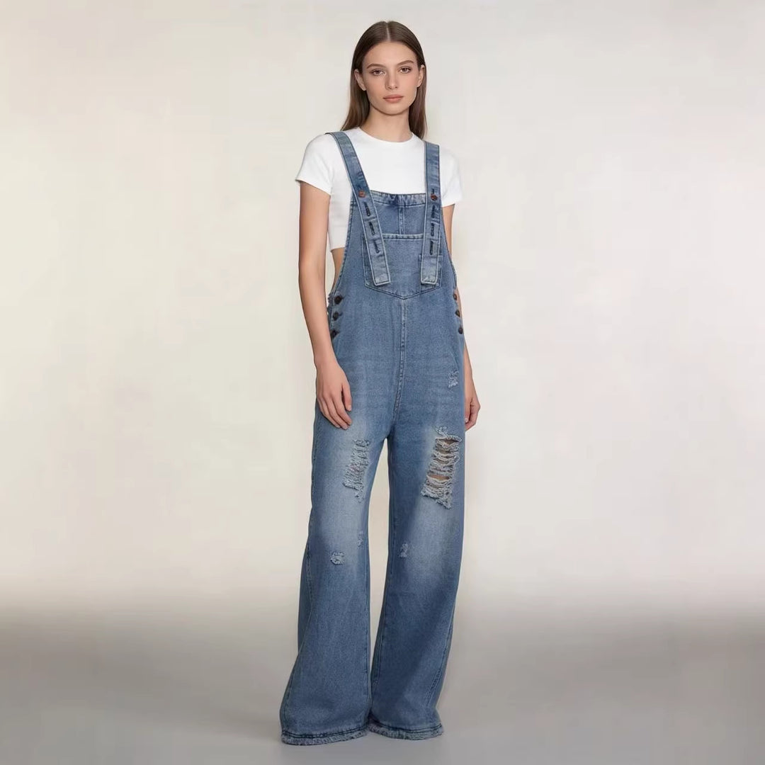 Damen moderne Baggy-Latzhose aus pigmentgefärbtem Stretch-Denim mit verstellbaren Trägern und sichtbaren Rissen Nord Taschen