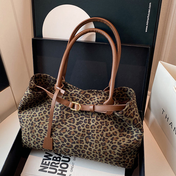 Damen modische Umhängetasche im eleganten Leo-Design Nord Taschen