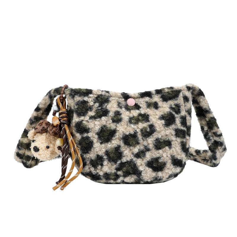 Damen Schultertasche aus weichem Textil mit süßem Tieranhänger Nord Taschen