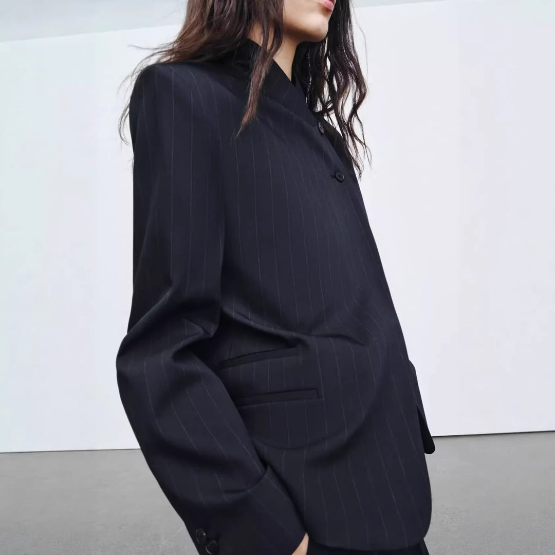 Damen Kurzblazer mit Funnelkragen und asymmetrischer Knopfleiste Nord Taschen