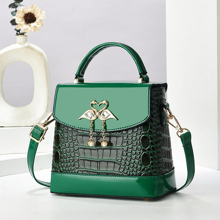 Damen elegante Handtasche mit dekorativen Herz-Applikationen Nord Taschen
