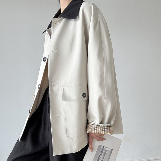 Damen Boxy Kurzjacke im leichten Trenchstil mit Kontrastkragen und kariertem Ärmelaufschlag Nord Taschen