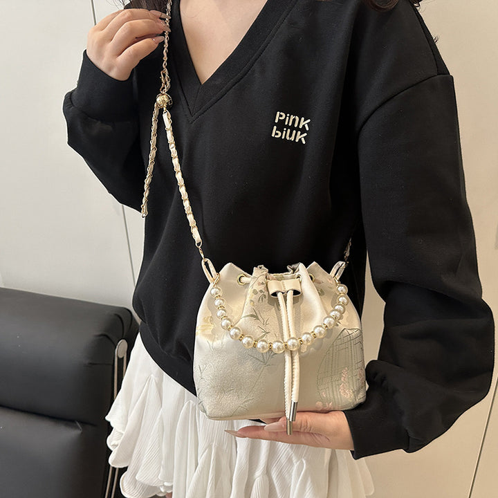 Damen modische Beuteltasche mit floralem Design und Perlenakzenten Nord Taschen