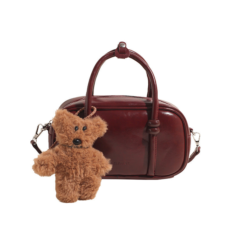Damen Mini-Handtasche mit charmantem Bärenanhänger Nord Taschen