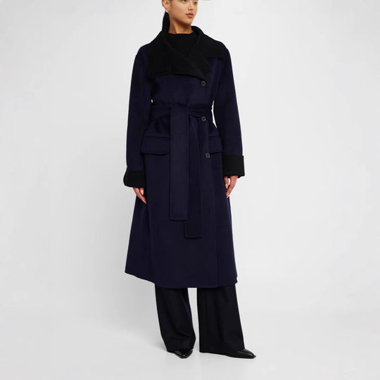 Damen Taillierter Wollmix-Mantel mit Bindegürtel, kontrastiertem Revers und Pattentaschen Nord Taschen