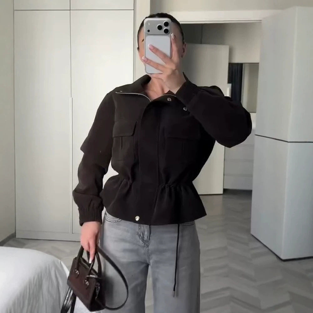 Damen Kurzjacke im Utility‑Stil mit Taillenzug und Stehkragen Nord Taschen