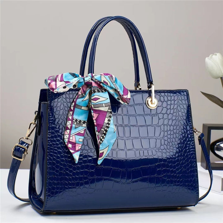 Damen elegante Handtasche mit prominenter Schlangenleder-Prägung und modischem Schal Nord Taschen