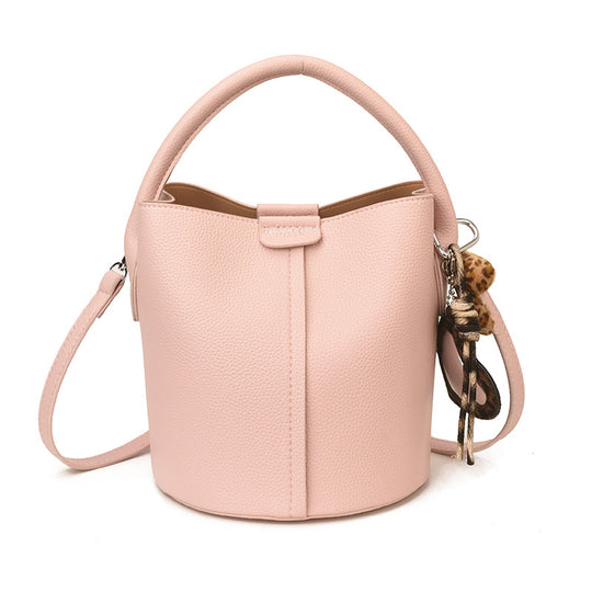 Damen Bucket-Handtasche mit minimalistischem Design und abnehmbarem Anhänger Nord Taschen