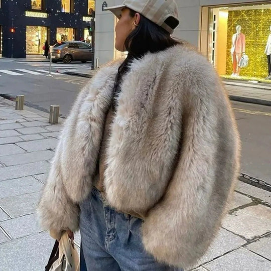 Damen Kurzjacke aus luxuriösem Hochflor‑Faux‑Fur mit kastiger Silhouette und voluminösen Ärmeln Nord Taschen