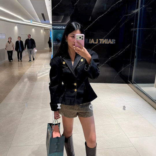 Damen Taillierter Blazer mit dekorativen Ziernähten und goldenen Schmuckknöpfen Nord Taschen