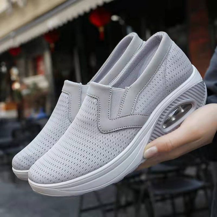 Damen  atmungsaktive Slip-On Sneaker mit Air-Cushion Keilsohle und elastischem Strickoberteil Nord Taschen