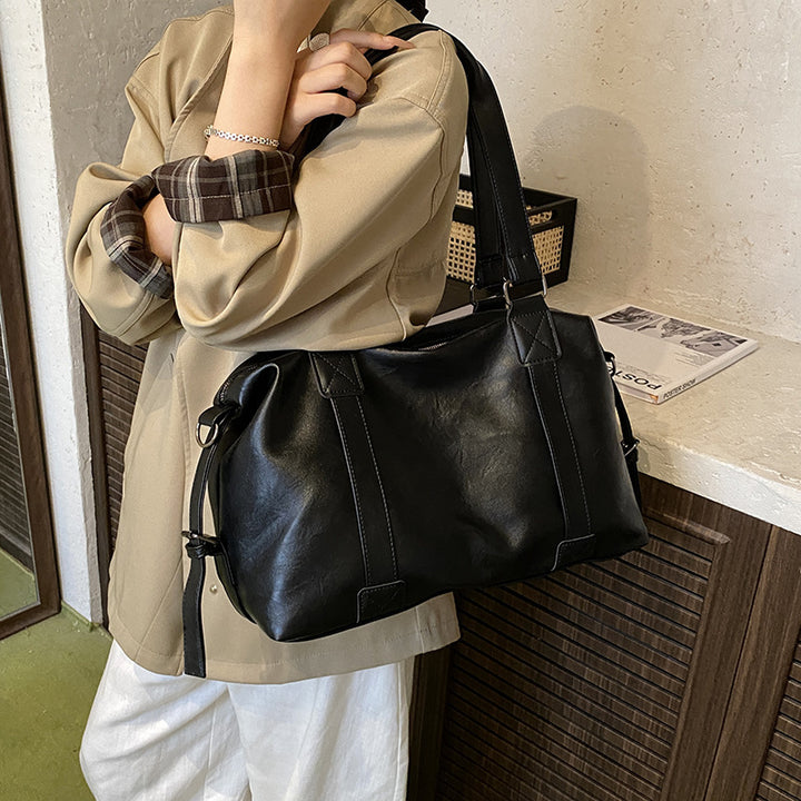 Damen Ledertasche mit geräumigem Innenraum und praktischem Tragegriff Nord Taschen