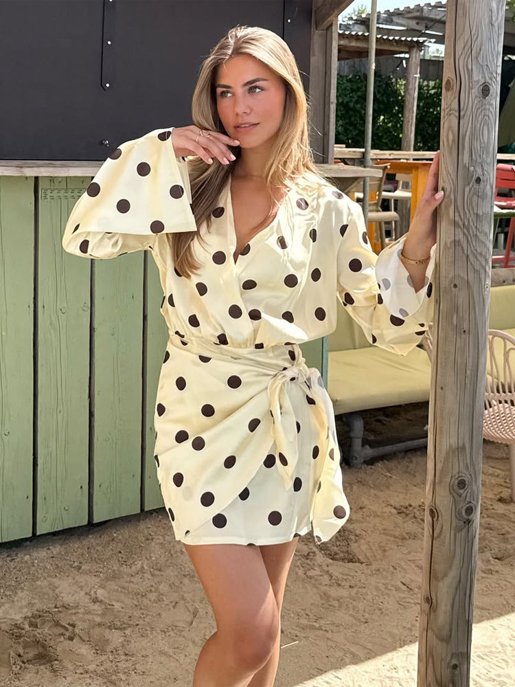 Damen Wickel-Minikleid mit V-Ausschnitt, Glockenärmeln und Polka-Dot-Print Nord Taschen