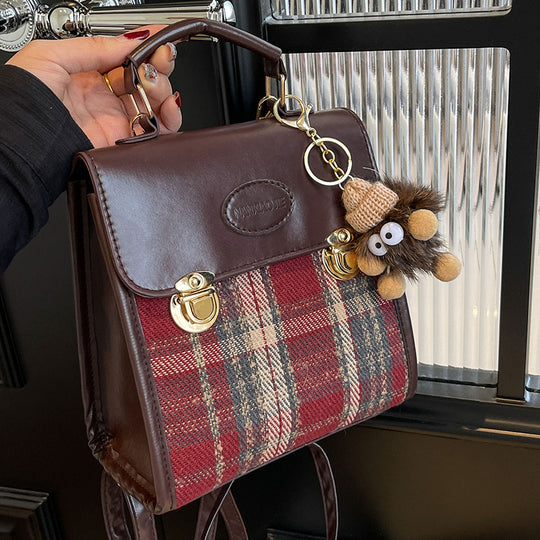 Damen Umhängetasche mit eleganter Karostruktur und hochwertigen Metallelementen Nord Taschen