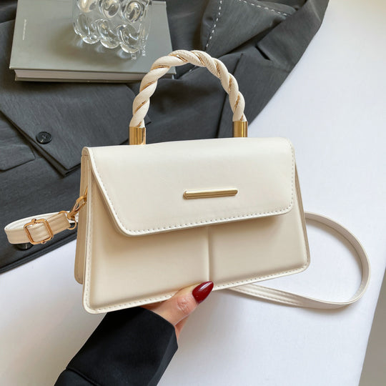 Damen Umhängetasche mit doppeltem Trageriemen und elegantem Metallverschluss Nord Taschen