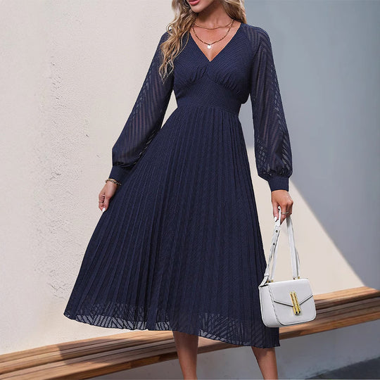 Damen Plissiertes Midikleid mit V-Ausschnitt, taillierter Passform & transparenten Ballonärmeln Nord Taschen