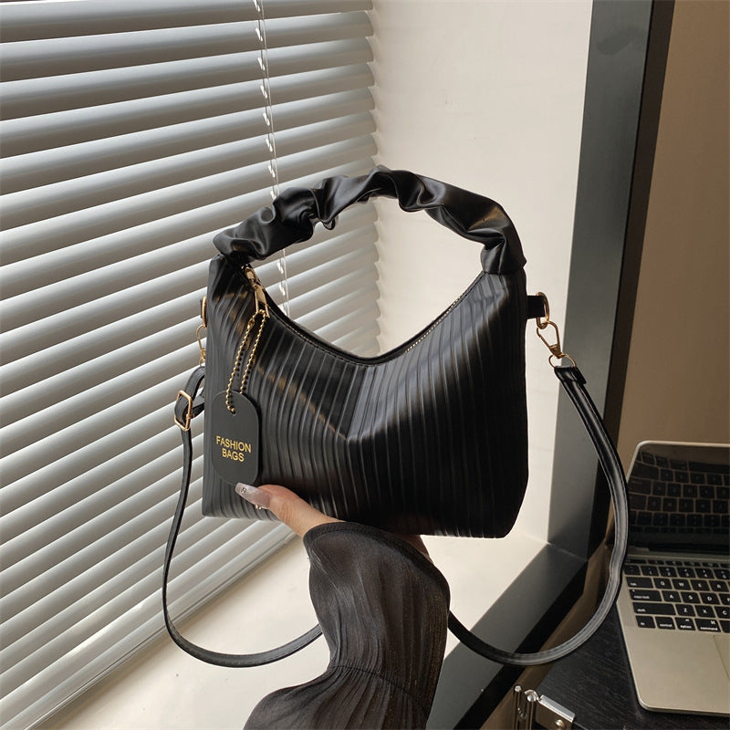 Damen Schultertasche mit strukturiertem Design und weichem Tragegriff Nord Taschen