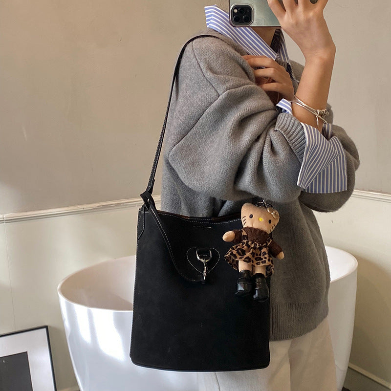 Damen modische Beuteltasche mit verspieltem Anhänger Nord Taschen