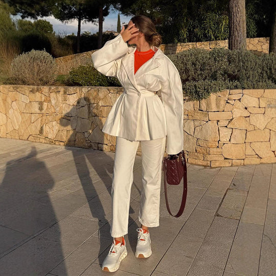 Damen Taillierter Oversize-Blazer mit betonter Schulterpartie und Kellerfalten Nord Taschen
