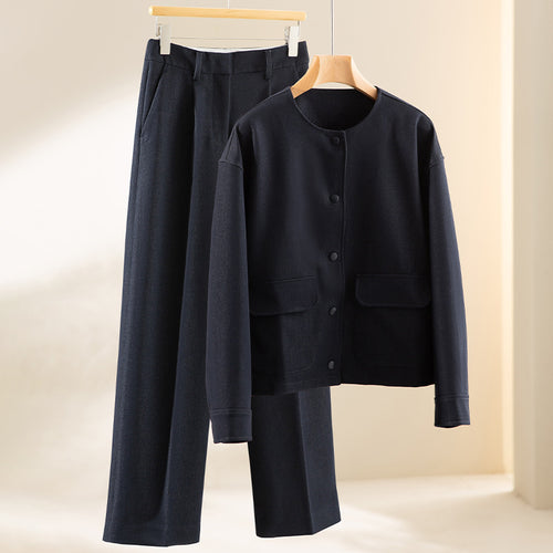 Damen Kurzjacke mit Rundhalsausschnitt, boxy Silhouette und aufgesetzten Pattentaschen Nord Taschen