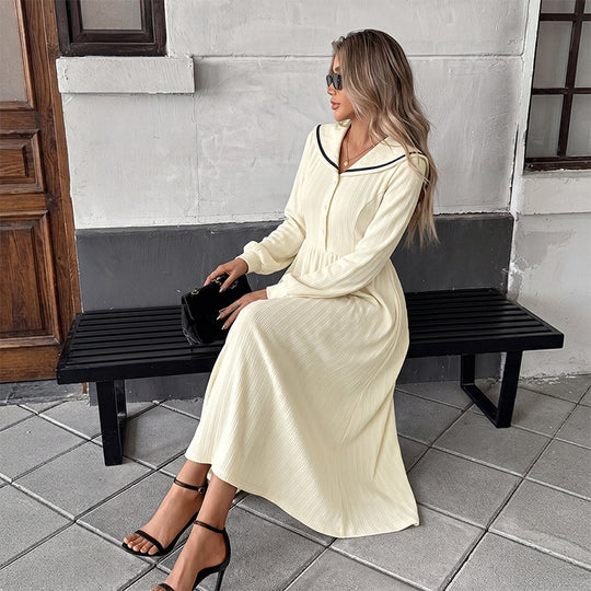 Damen Elegantes Maxikleid mit Knopfdetails und Kragen Nord Taschen