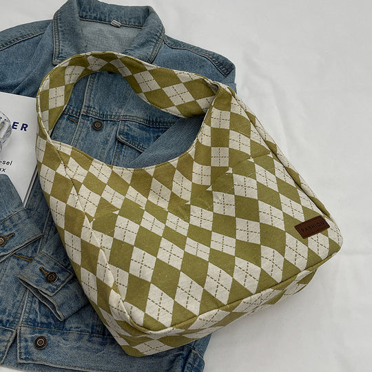 Damen Umhängetasche mit modernem Rautenmuster und praktischen Innenfächern Nord Taschen
