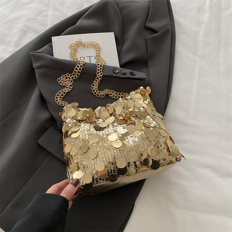 Damen elegante Umhängetasche mit funkelnden Pailletten und goldener Kette Nord Taschen