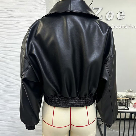 Damen Kunstleder-Bomberjacke mit hohem Stehkragen, asymmetrischem Verschluss und elastischem Saum Nord Taschen